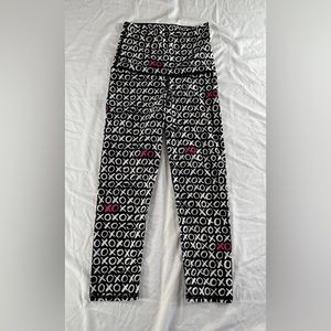 Women's NWOT Emily Hsu Black And White XOXO Leggings Made in USA Size Small